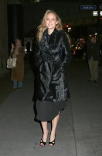 Leelee Sobieski feet photo thumbnail