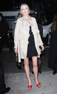 Leelee Sobieski feet photo thumbnail