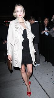 Leelee Sobieski feet photo thumbnail