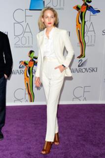 Leelee Sobieski feet photo thumbnail