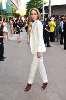 Leelee Sobieski feet photo thumbnail