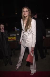 Leelee Sobieski feet photo thumbnail