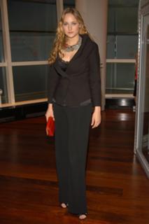 Leelee Sobieski feet photo thumbnail