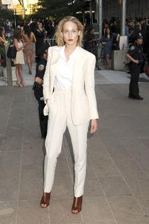 Leelee Sobieski feet photo thumbnail