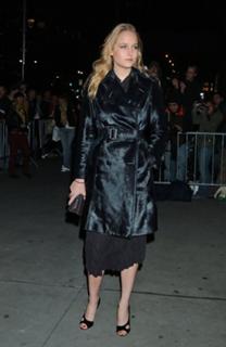 Leelee Sobieski feet photo thumbnail