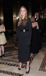 Leelee Sobieski feet photo thumbnail
