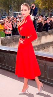 Leelee Sobieski feet photo thumbnail