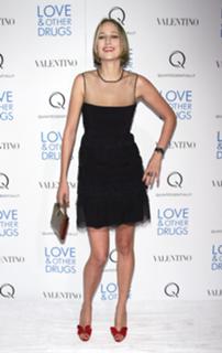 Leelee Sobieski feet photo thumbnail