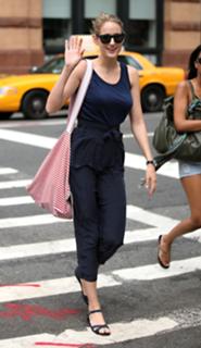 Leelee Sobieski feet photo thumbnail