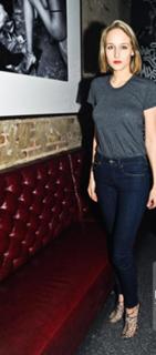 Leelee Sobieski feet photo thumbnail