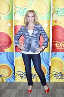 Leigh-Allyn Baker feet photo thumbnail