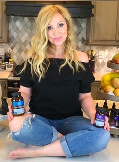 Leigh-Allyn Baker feet photo thumbnail
