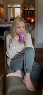 Leigh-Allyn Baker feet photo thumbnail
