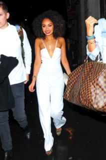 Leigh-Anne feet photo thumbnail