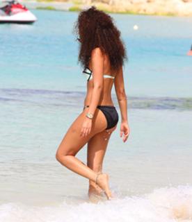 Leigh-Anne feet photo thumbnail