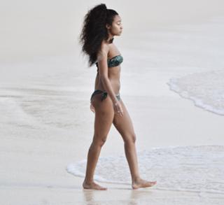 Leigh-Anne feet photo thumbnail