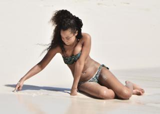 Leigh-Anne feet photo thumbnail