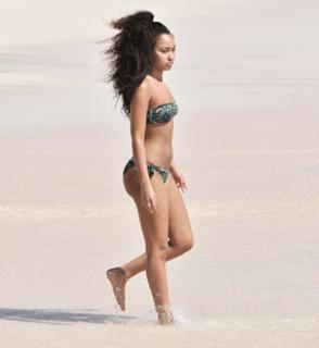 Leigh-Anne feet photo thumbnail