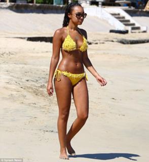 Leigh-Anne feet photo thumbnail