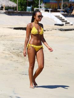 Leigh-Anne feet photo thumbnail