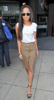 Leigh-Anne feet photo thumbnail