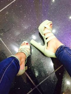 Leigh-Anne feet photo thumbnail