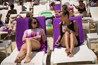 Leigh-Anne feet photo thumbnail