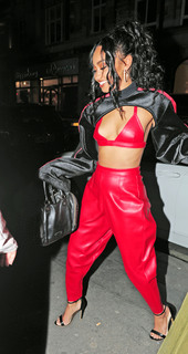 Leigh-Anne feet photo thumbnail