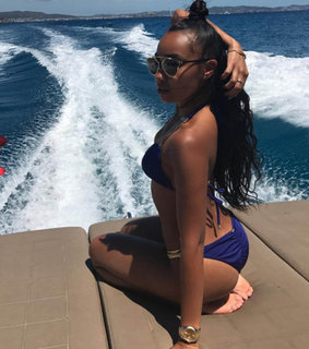 Leigh-Anne feet photo thumbnail
