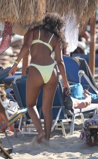 Leigh-Anne feet photo thumbnail