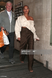 Leigh-Anne feet photo thumbnail