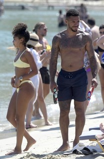 Leigh-Anne feet photo thumbnail