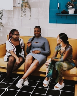 Leigh-Anne feet photo thumbnail