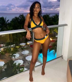 Leigh-Anne feet photo thumbnail