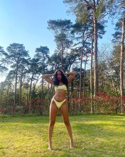 Leigh-Anne feet photo thumbnail