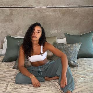 Leigh-Anne feet photo thumbnail