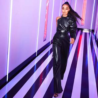 Leigh-Anne feet photo thumbnail