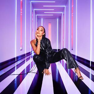 Leigh-Anne feet photo thumbnail