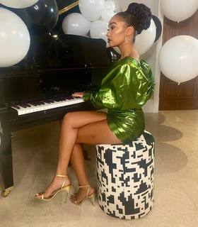 Leigh-Anne feet photo thumbnail