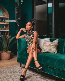 Leigh-Anne feet photo thumbnail