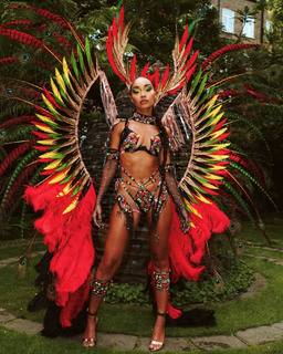 Leigh-Anne feet photo thumbnail