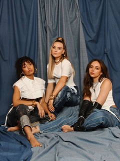 Leigh-Anne feet photo thumbnail