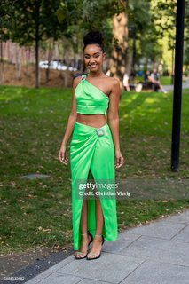 Leigh-Anne feet photo thumbnail