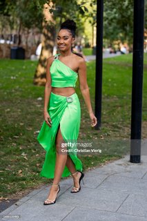 Leigh-Anne feet photo thumbnail