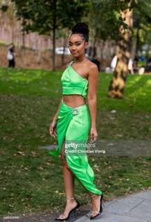 Leigh-Anne feet photo thumbnail