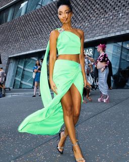 Leigh-Anne feet photo thumbnail