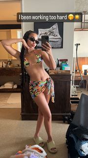 Leigh-Anne feet photo thumbnail