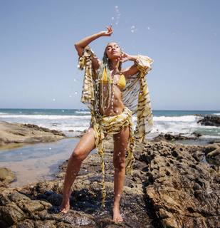 Leigh-Anne feet photo thumbnail