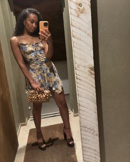 Leigh-Anne feet photo thumbnail