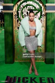 Leigh-Anne feet photo thumbnail